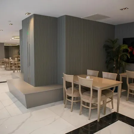 Nova Plaza Crystal & Hotel