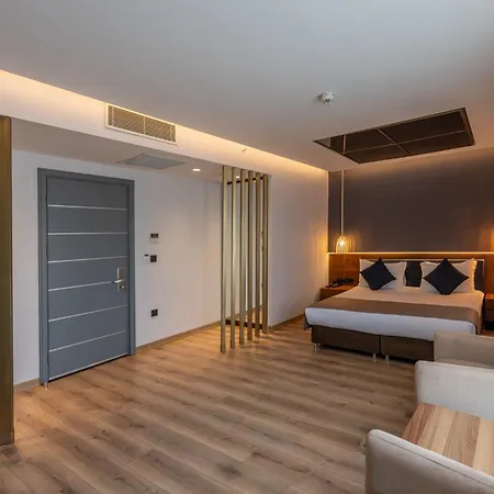 Nova Plaza Crystal & Отель 4*