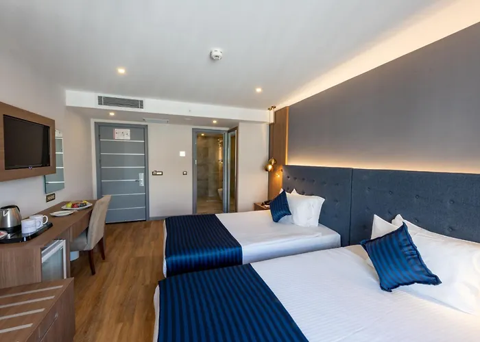 Nova Plaza Crystal & Hotel