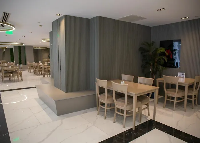 Nova Plaza Crystal & Hotel