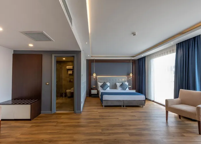 Nova Plaza Crystal & Hotel