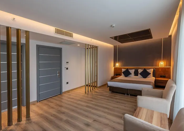 Nova Plaza Crystal & فندق 4*