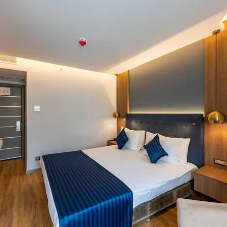 Hotel Nova Plaza Crystal Hotel&spa 4*