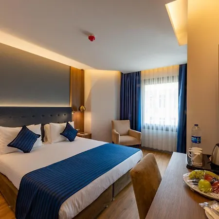 Nova Plaza Crystal & Hotel