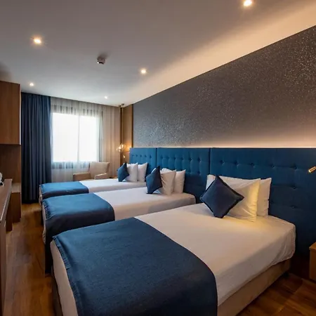 Nova Plaza Crystal & Hotell