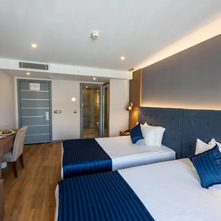 Nova Plaza Crystal & Hotell