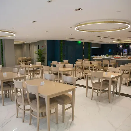 Nova Plaza Crystal & Hotell