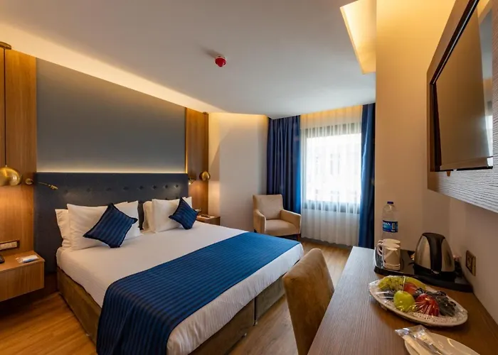 Nova Plaza Crystal & Отель