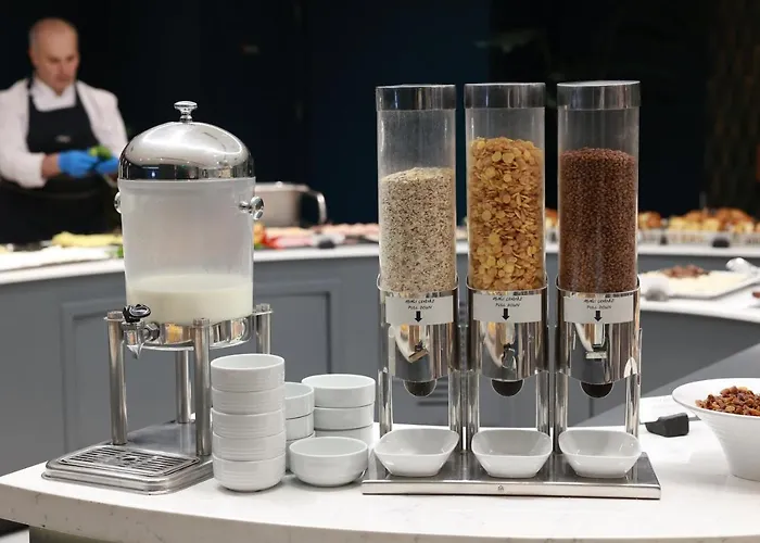 Nova Plaza Crystal & Отель 4*