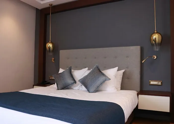 Nova Plaza Crystal & Отель Стамбул