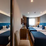 Hotel Nova Plaza Crystal & 4*