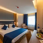 Nova Plaza Crystal & Hotel