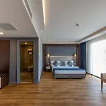 Nova Plaza Crystal & Hotell